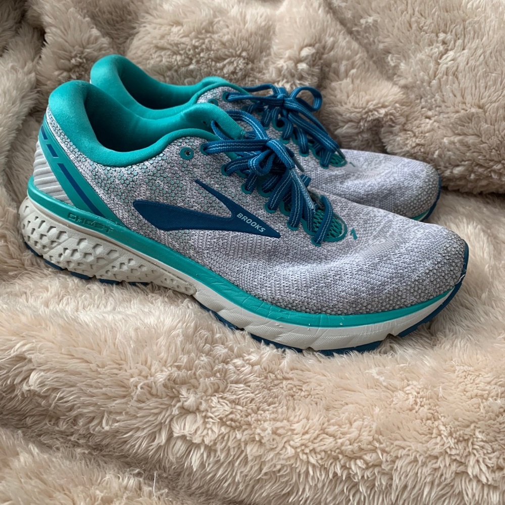 Brooks tennis shoes